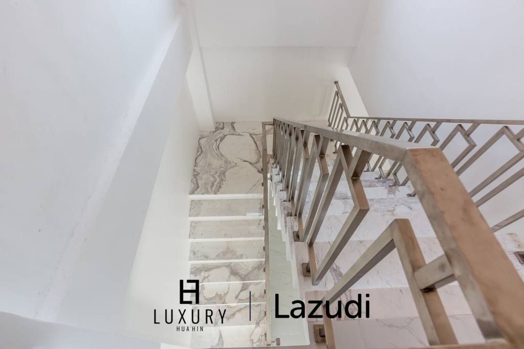 720 Sqm 5 Bed House For Sale