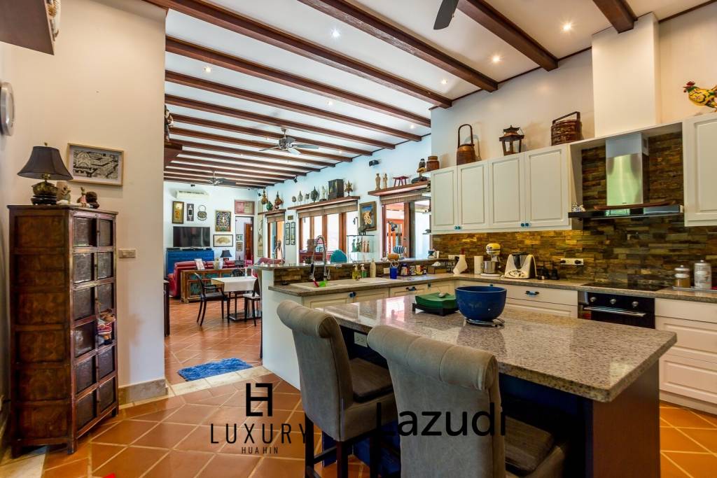 1,870 metro cuadrado 5 ` Casa de Venta