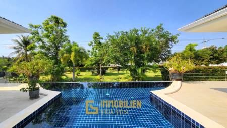 Große moderne 3 Schlafzimmer Pool Villa