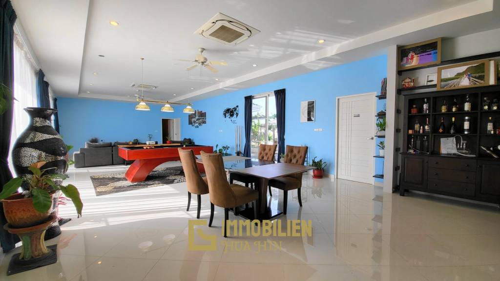 Große moderne 3 Schlafzimmer Pool Villa