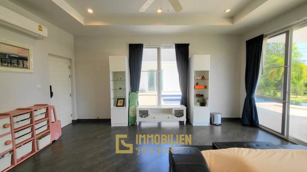 Große moderne 3 Schlafzimmer Pool Villa