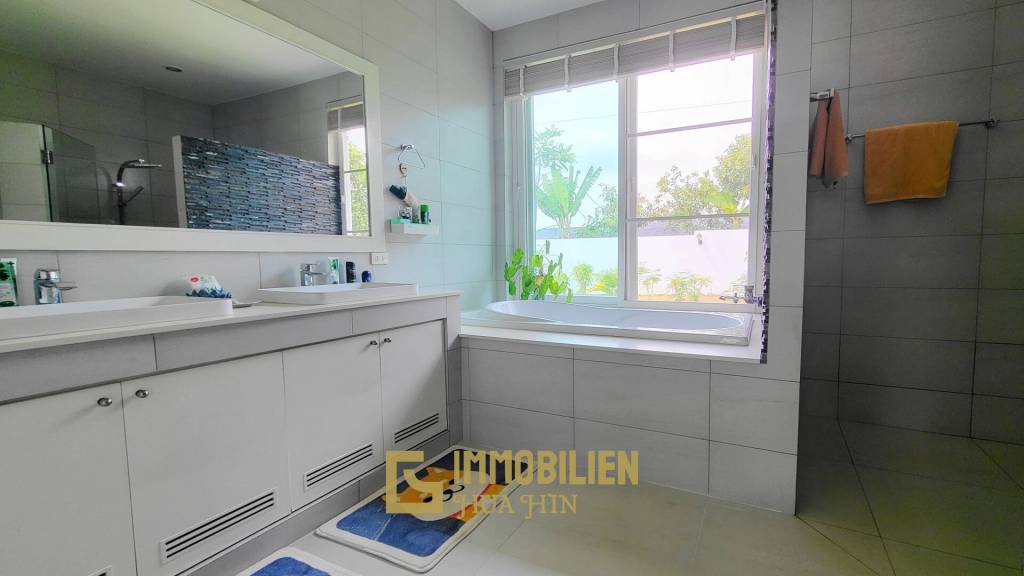 Große moderne 3 Schlafzimmer Pool Villa