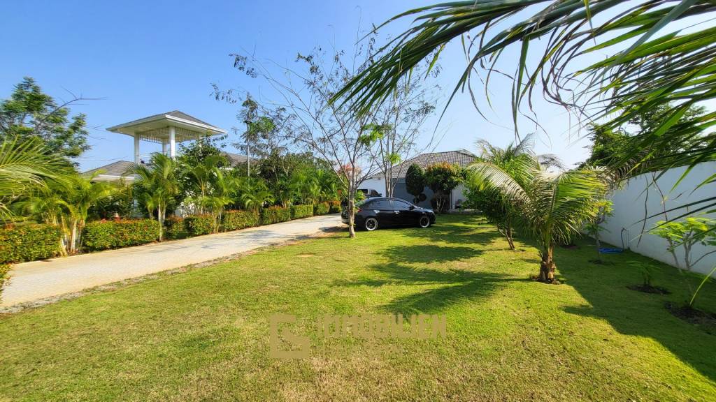 Große moderne 3 Schlafzimmer Pool Villa