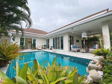 Woodlands: Gepflegte Pool Villa mit 3 Schlafzimmern und 2 Bädern