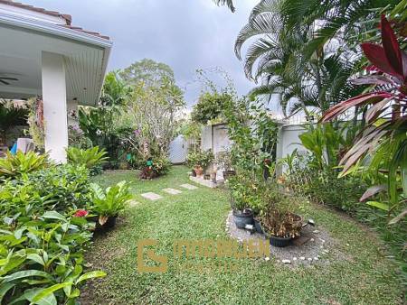 Woodlands: Gepflegte Pool Villa mit 3 Schlafzimmern und 2 Bädern