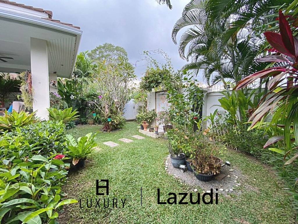 Woodlands: Gepflegte Pool Villa mit 3 Schlafzimmern und 2 Bädern