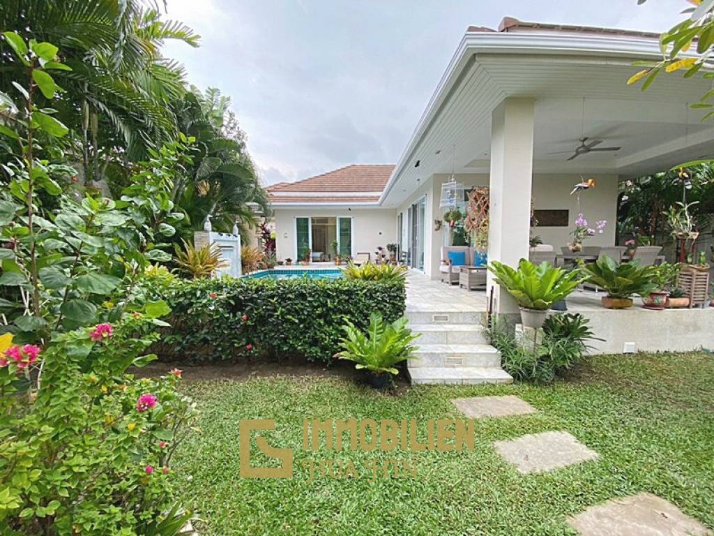Woodlands: Gepflegte Pool Villa mit 3 Schlafzimmern und 2 Bädern