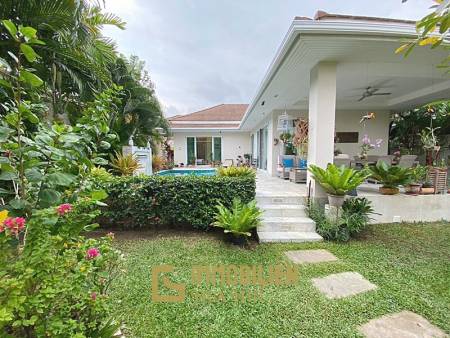 Woodlands: Gepflegte Pool Villa mit 3 Schlafzimmern und 2 Bädern