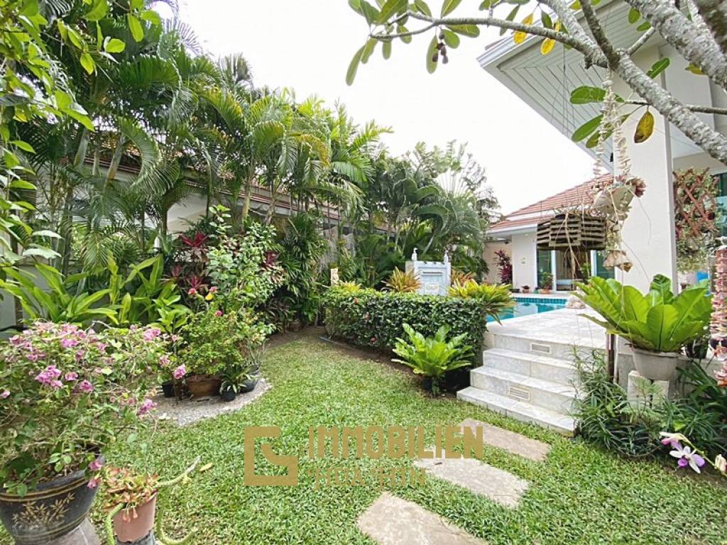 Woodlands: Gepflegte Pool Villa mit 3 Schlafzimmern und 2 Bädern