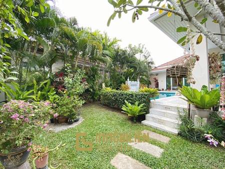 Woodlands: Gepflegte Pool Villa mit 3 Schlafzimmern und 2 Bädern
