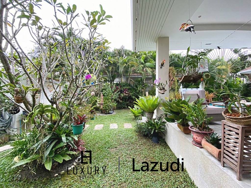 Woodlands: Gepflegte Pool Villa mit 3 Schlafzimmern und 2 Bädern