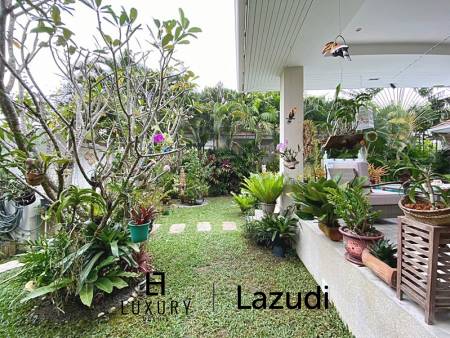 Woodlands: Gepflegte Pool Villa mit 3 Schlafzimmern und 2 Bädern