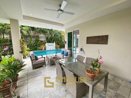 Woodlands: Gepflegte Pool Villa mit 3 Schlafzimmern und 2 Bädern