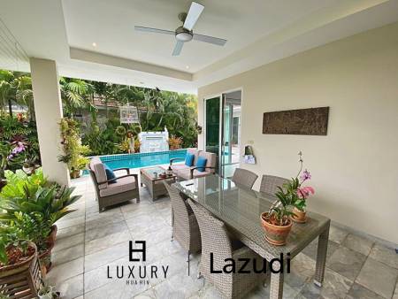 Woodlands: Gepflegte Pool Villa mit 3 Schlafzimmern und 2 Bädern