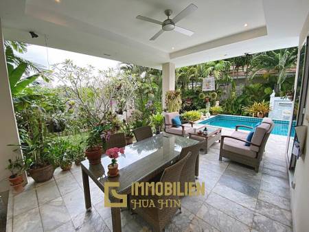 Woodlands: Gepflegte Pool Villa mit 3 Schlafzimmern und 2 Bädern
