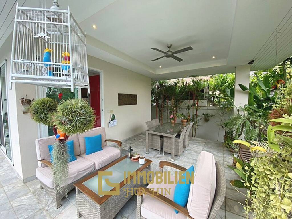 Woodlands: Gepflegte Pool Villa mit 3 Schlafzimmern und 2 Bädern
