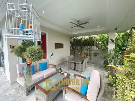 Woodlands: Gepflegte Pool Villa mit 3 Schlafzimmern und 2 Bädern