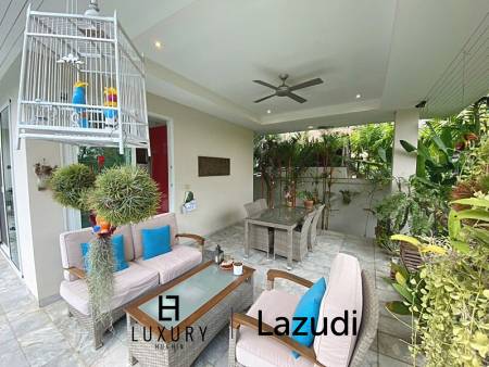 Woodlands: Gepflegte Pool Villa mit 3 Schlafzimmern und 2 Bädern