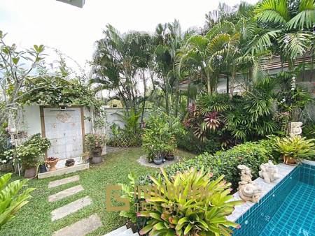 Woodlands: Gepflegte Pool Villa mit 3 Schlafzimmern und 2 Bädern