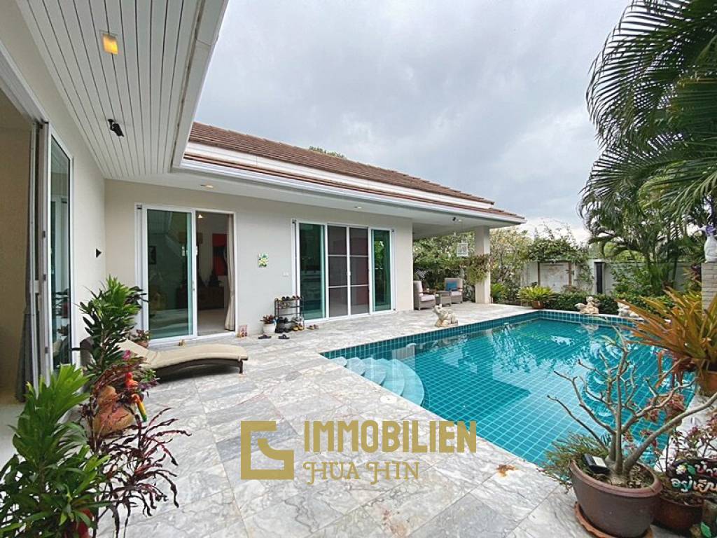 Woodlands: Gepflegte Pool Villa mit 3 Schlafzimmern und 2 Bädern