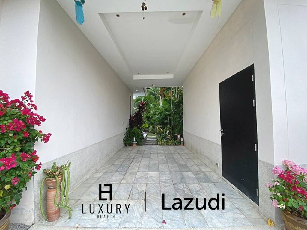 Woodlands: Gepflegte Pool Villa mit 3 Schlafzimmern und 2 Bädern