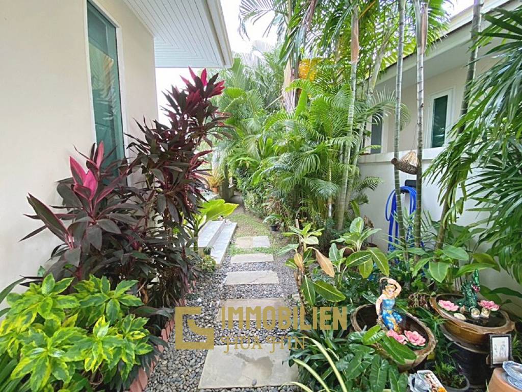 Woodlands: Gepflegte Pool Villa mit 3 Schlafzimmern und 2 Bädern