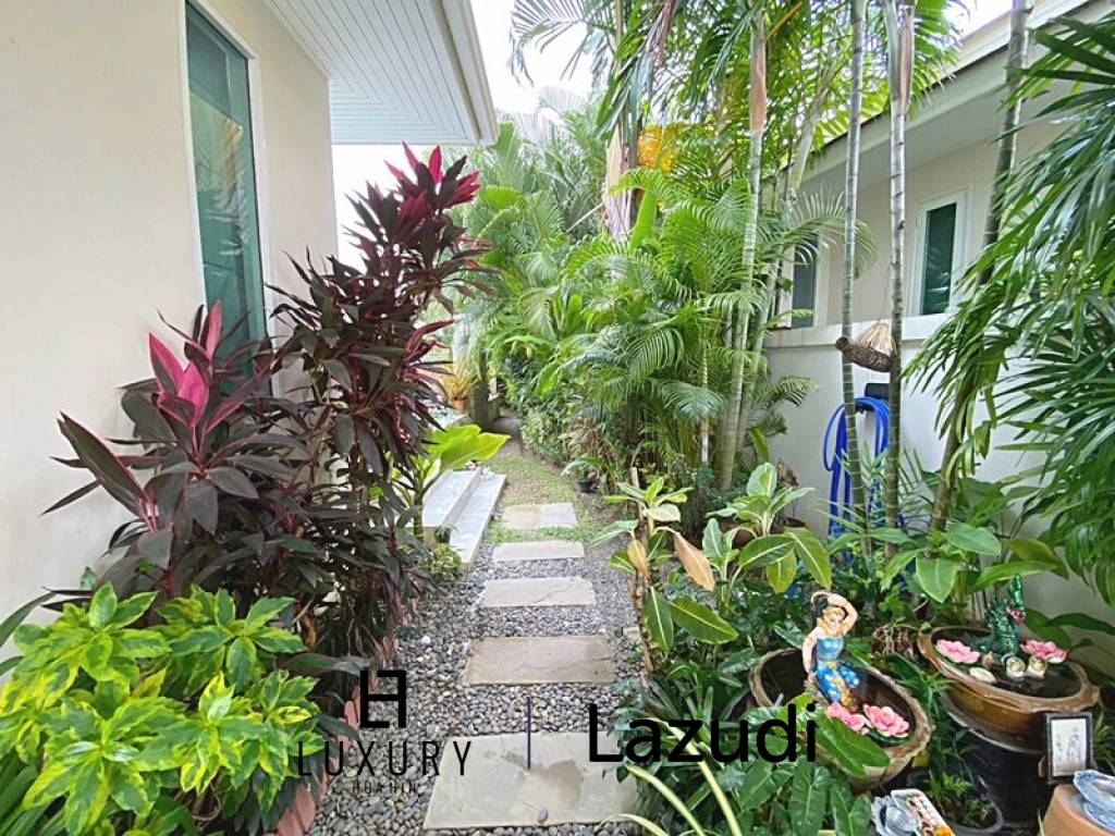 Woodlands: Gepflegte Pool Villa mit 3 Schlafzimmern und 2 Bädern