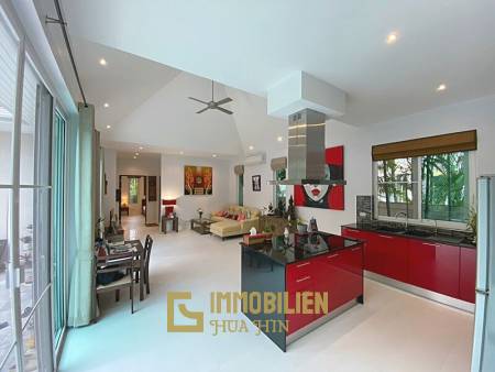 Woodlands: Gepflegte Pool Villa mit 3 Schlafzimmern und 2 Bädern