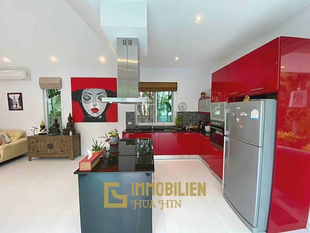 Woodlands: Gepflegte Pool Villa mit 3 Schlafzimmern und 2 Bädern