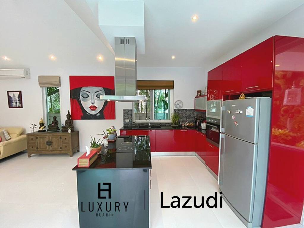 Woodlands: Gepflegte Pool Villa mit 3 Schlafzimmern und 2 Bädern