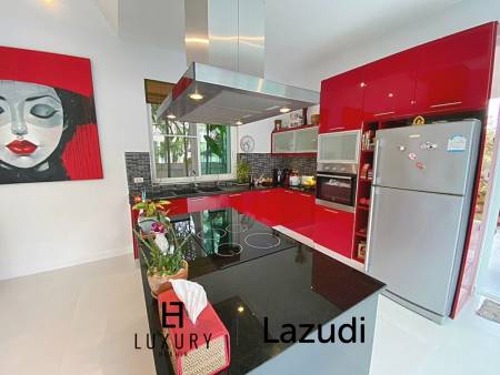 Woodlands: Gepflegte Pool Villa mit 3 Schlafzimmern und 2 Bädern