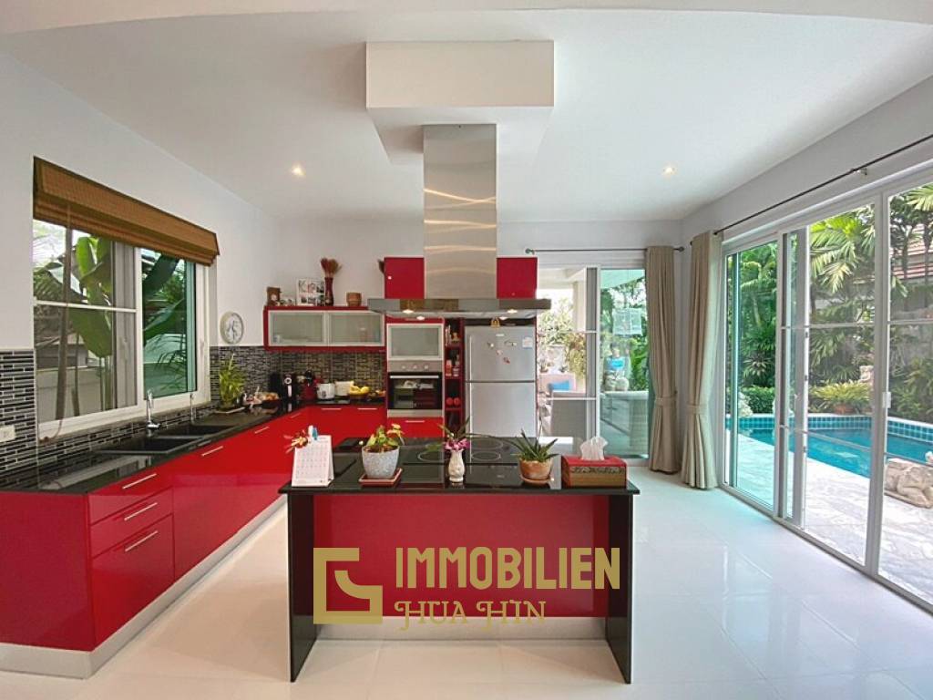 Woodlands: Gepflegte Pool Villa mit 3 Schlafzimmern und 2 Bädern