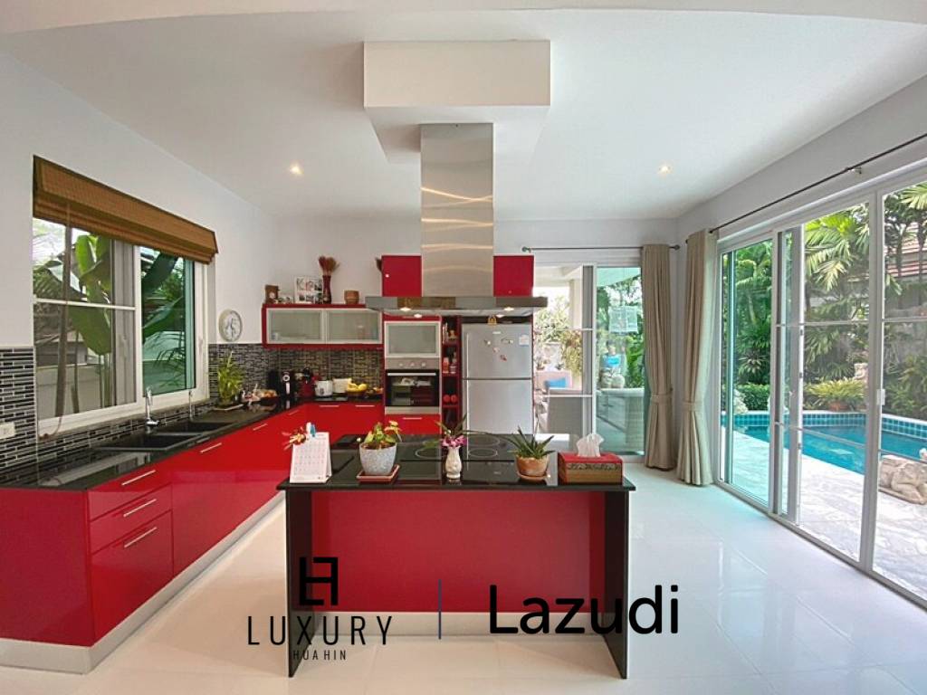 Woodlands: Gepflegte Pool Villa mit 3 Schlafzimmern und 2 Bädern