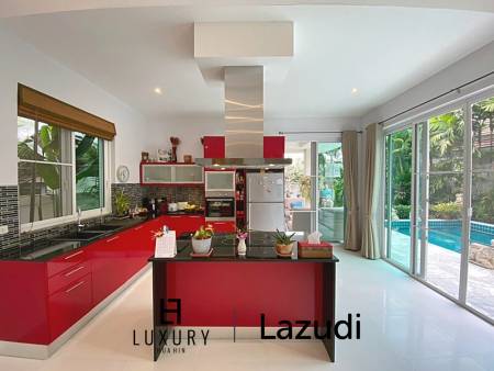 Woodlands: Gepflegte Pool Villa mit 3 Schlafzimmern und 2 Bädern