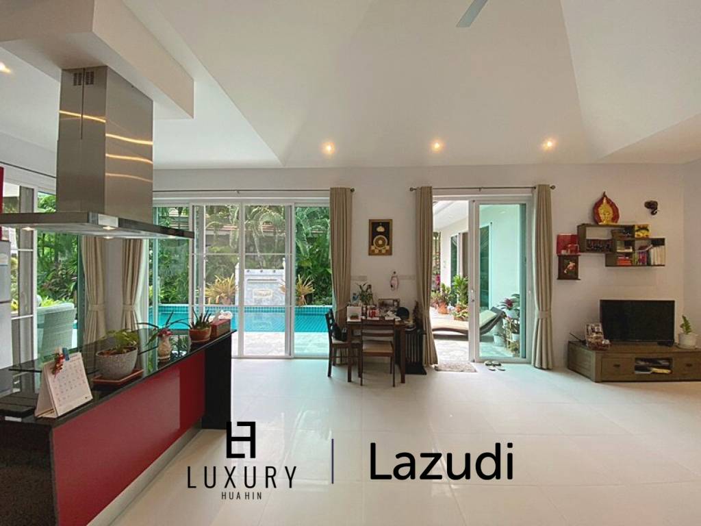 Woodlands: Gepflegte Pool Villa mit 3 Schlafzimmern und 2 Bädern