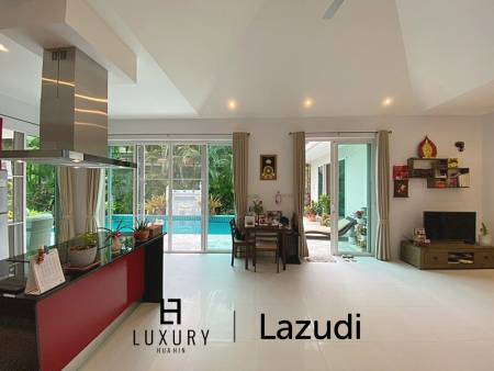 Woodlands: Gepflegte Pool Villa mit 3 Schlafzimmern und 2 Bädern