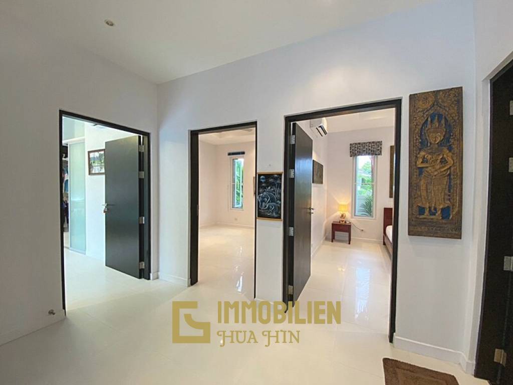 Woodlands: Gepflegte Pool Villa mit 3 Schlafzimmern und 2 Bädern