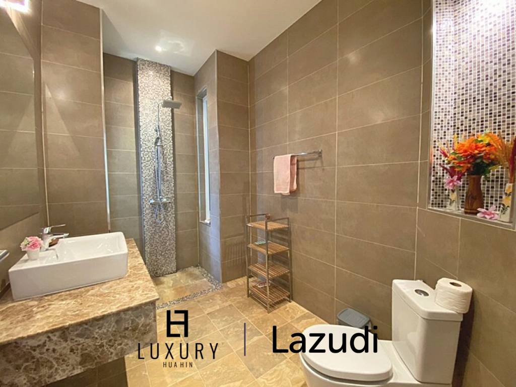 Woodlands: Gepflegte Pool Villa mit 3 Schlafzimmern und 2 Bädern