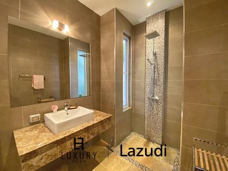 Woodlands: Gepflegte Pool Villa mit 3 Schlafzimmern und 2 Bädern