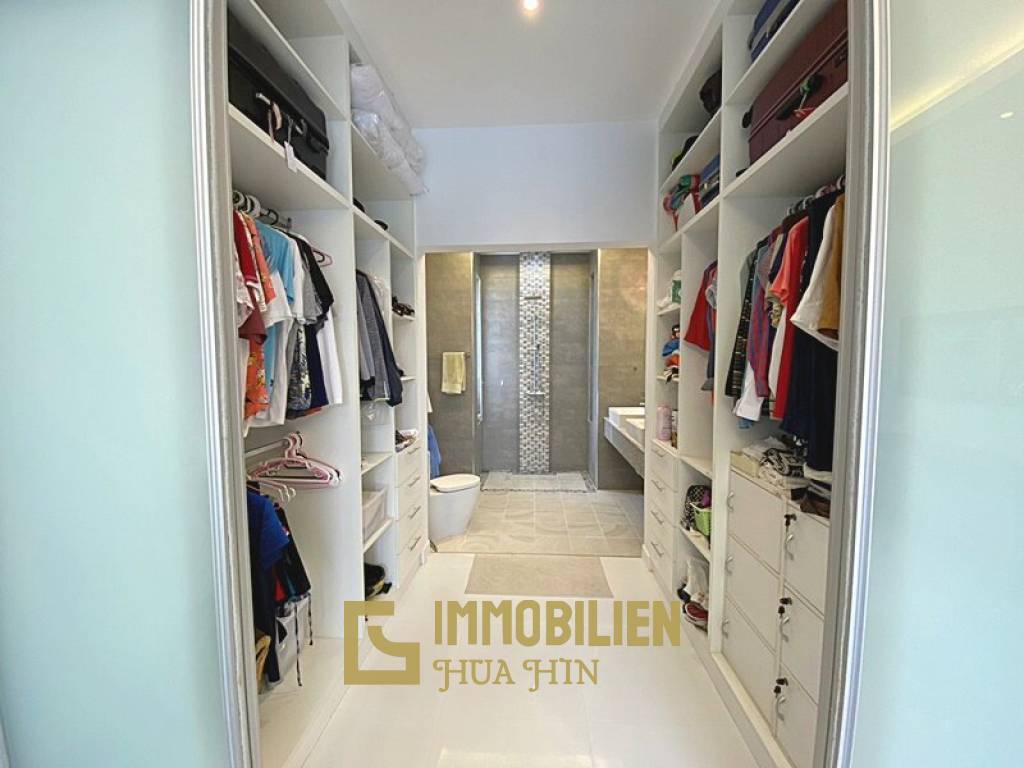 Woodlands: Gepflegte Pool Villa mit 3 Schlafzimmern und 2 Bädern