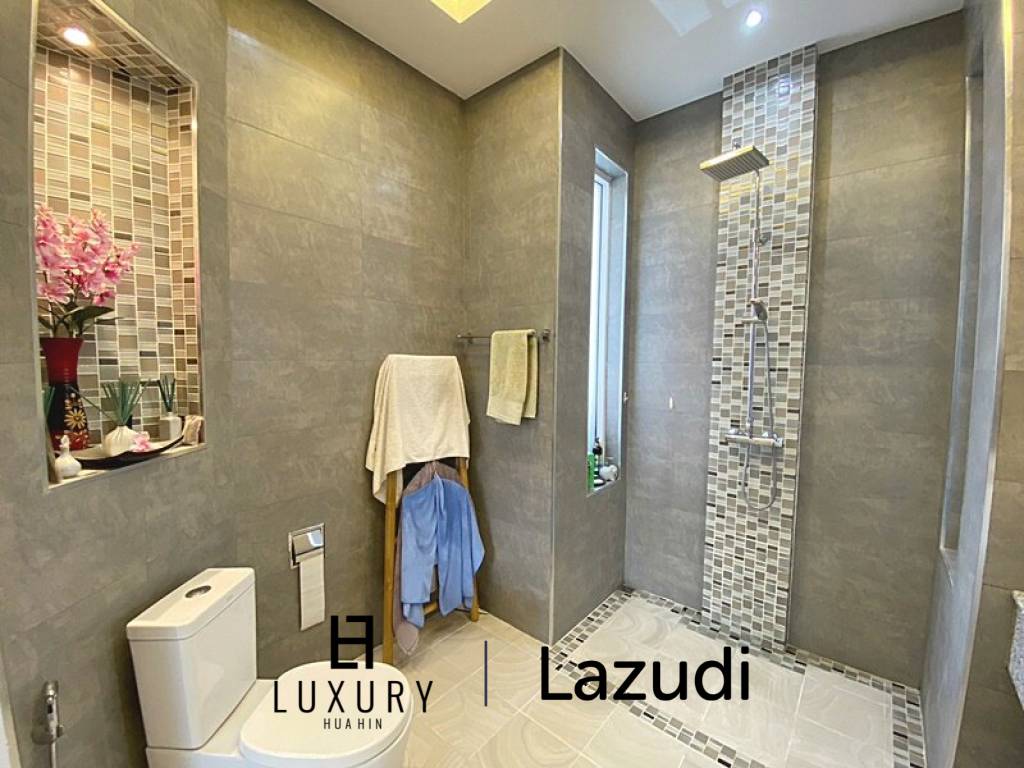 Woodlands: Gepflegte Pool Villa mit 3 Schlafzimmern und 2 Bädern