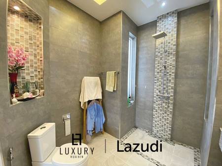 Woodlands: Gepflegte Pool Villa mit 3 Schlafzimmern und 2 Bädern