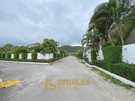 Woodlands: Gepflegte Pool Villa mit 3 Schlafzimmern und 2 Bädern