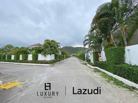 Woodlands: Gepflegte Pool Villa mit 3 Schlafzimmern und 2 Bädern