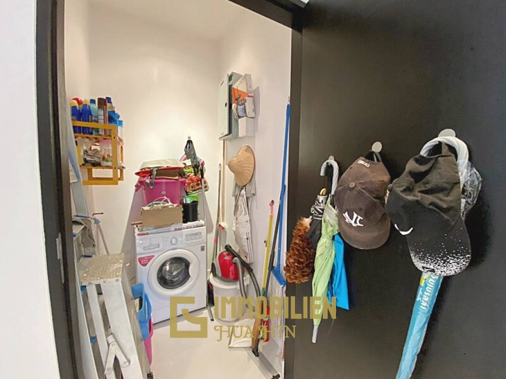 Woodlands: Gepflegte Pool Villa mit 3 Schlafzimmern und 2 Bädern