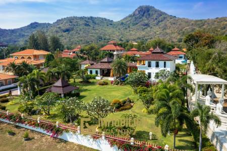 Bali Style Villa On Big Plot In Great Location!