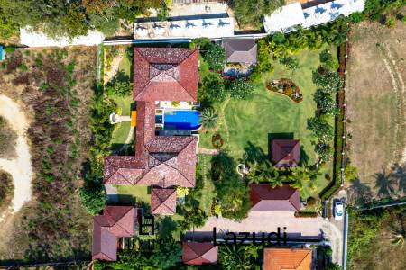 Bali Style Villa auf einem großen Grundstück in toller Lage!