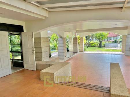 Palm Beach Village: 4 Schlafzimmer Villa