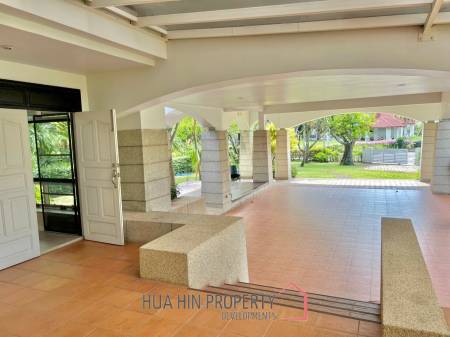 Palm Beach Village: 4 Bedroom Villa
