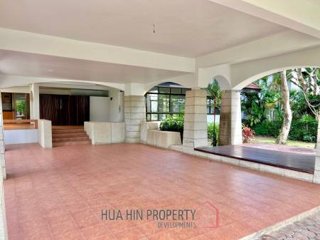 Palm Beach Village: 4 Bedroom Villa